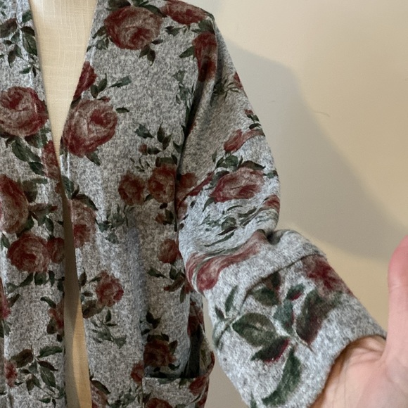 Skonhet women’s feminine floral print long cardigan sweater open front size M - Picture 7 of 14